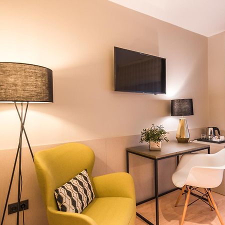 Up Rooms Vic Hotel Εξωτερικό φωτογραφία