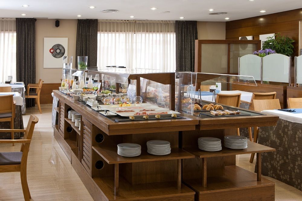 Up Rooms Vic Hotel Εξωτερικό φωτογραφία
