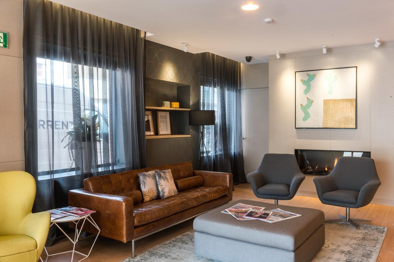 Up Rooms Vic Hotel Εξωτερικό φωτογραφία