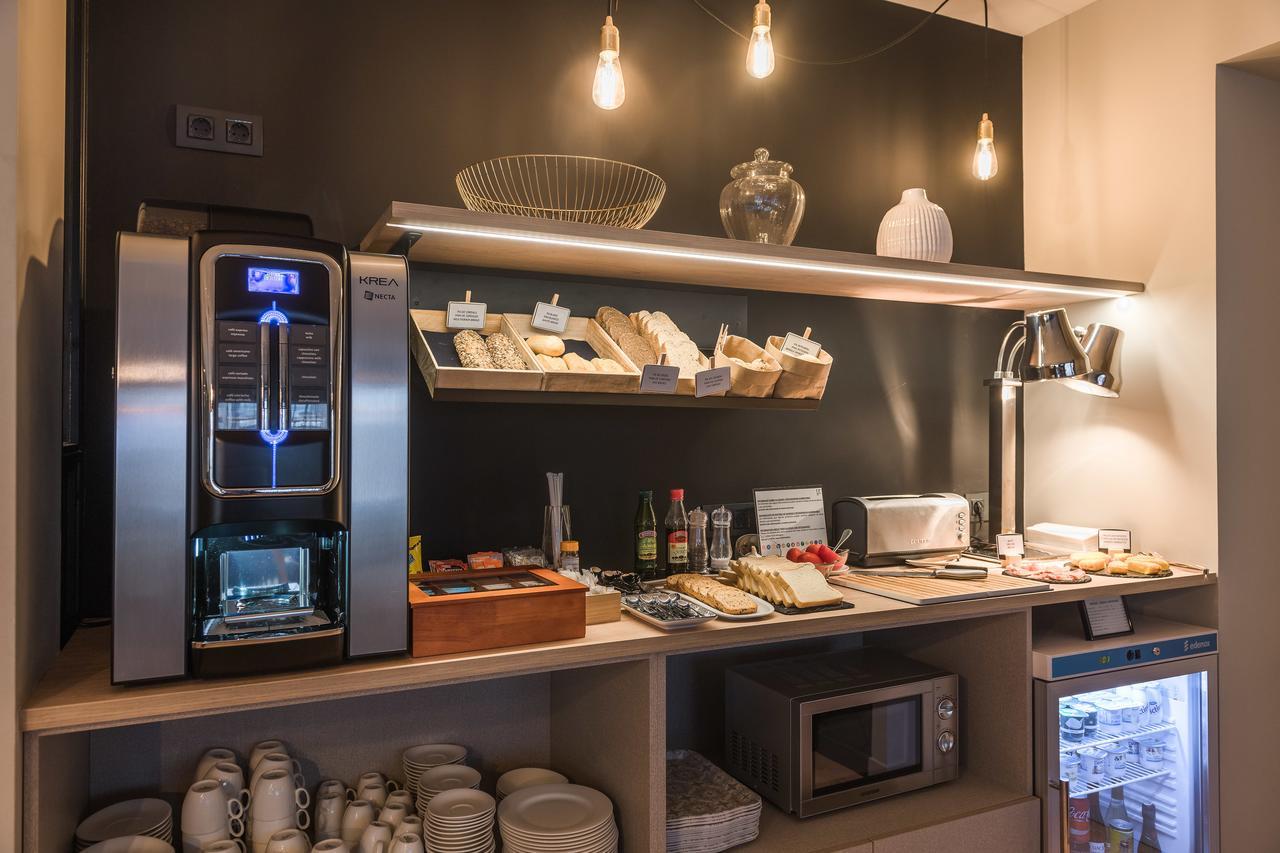 Up Rooms Vic Hotel Εξωτερικό φωτογραφία