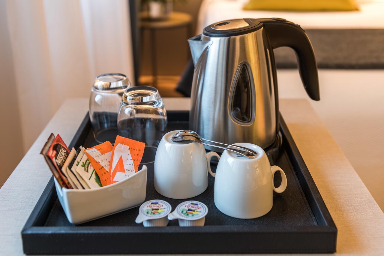 Up Rooms Vic Hotel Εξωτερικό φωτογραφία
