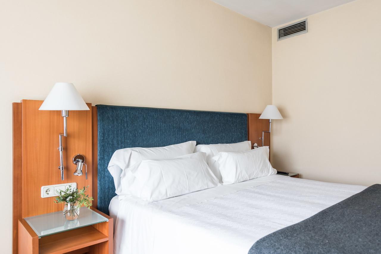 Up Rooms Vic Hotel Εξωτερικό φωτογραφία
